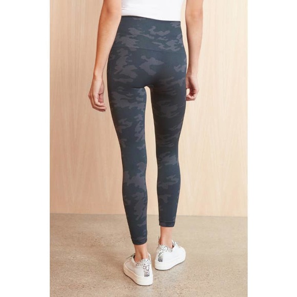 SPANX Leggings Medium Black Camo Print High Rise Seamless Look at Me Now - Picture 5 of 12